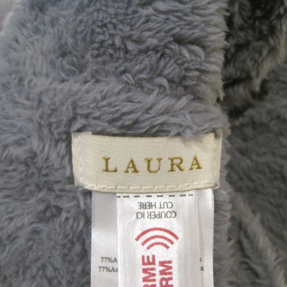 Ribbed Knit Pom Pom Hat - Picture 8 of 9